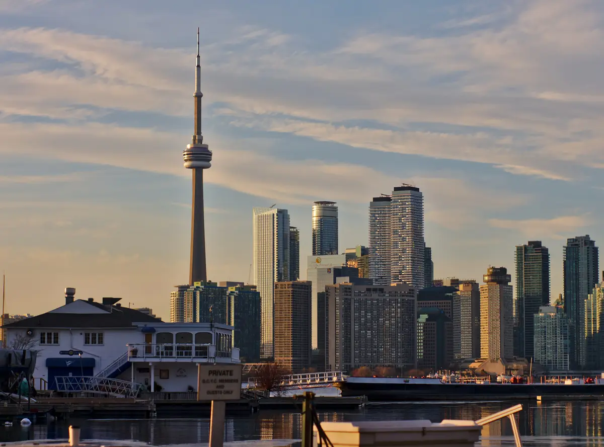 Sailboats at the Toronto Islands with the downtown skyline and CN Tower behind them